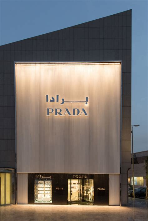 prada paryzka address